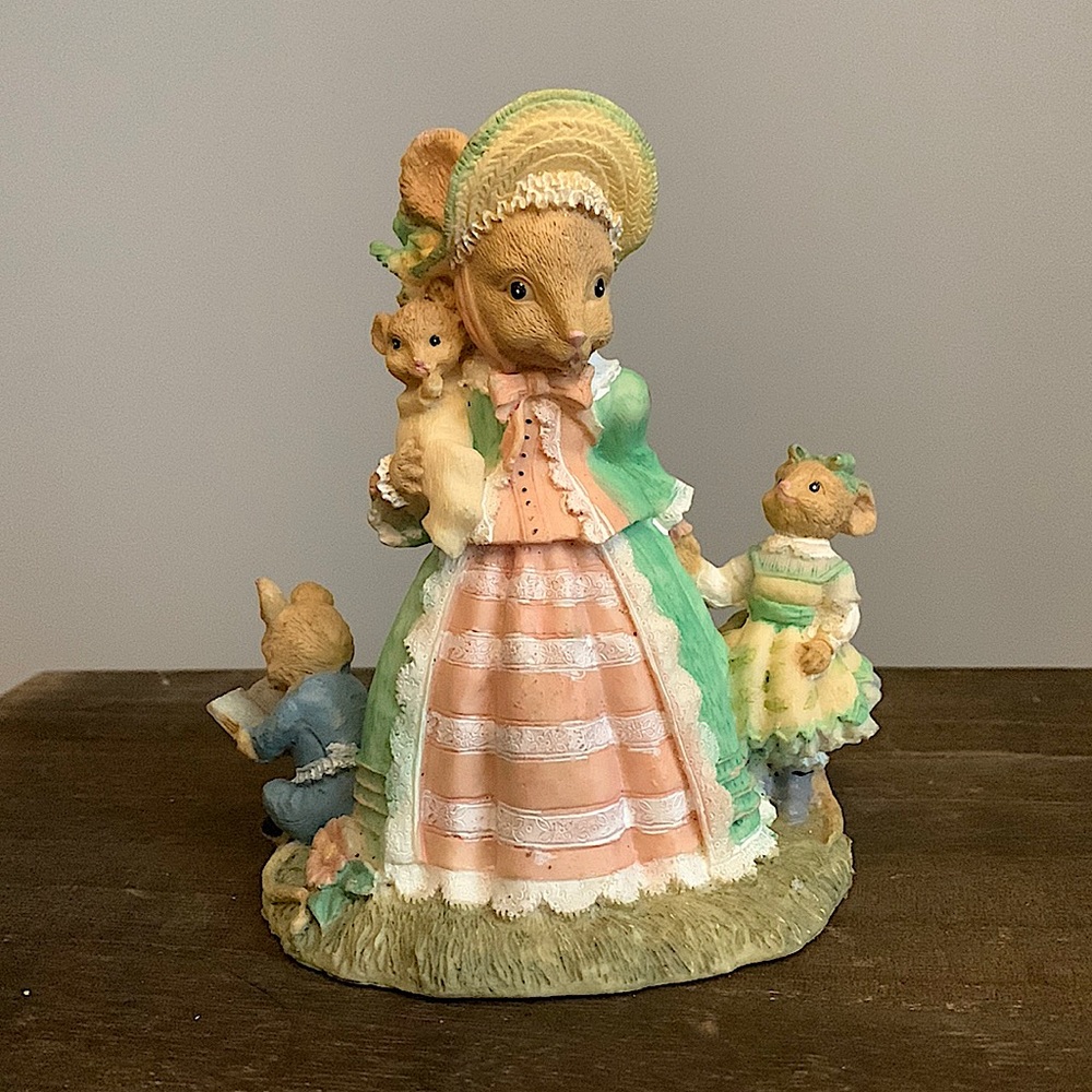 💎Victorian Collection Victoria Nibbler James John & Jenny Figurine (1994)